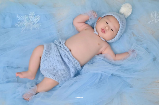 宜昌宝宝睡迷糊了才肯吃奶 宜昌宝宝睡迷糊了才肯吃奶